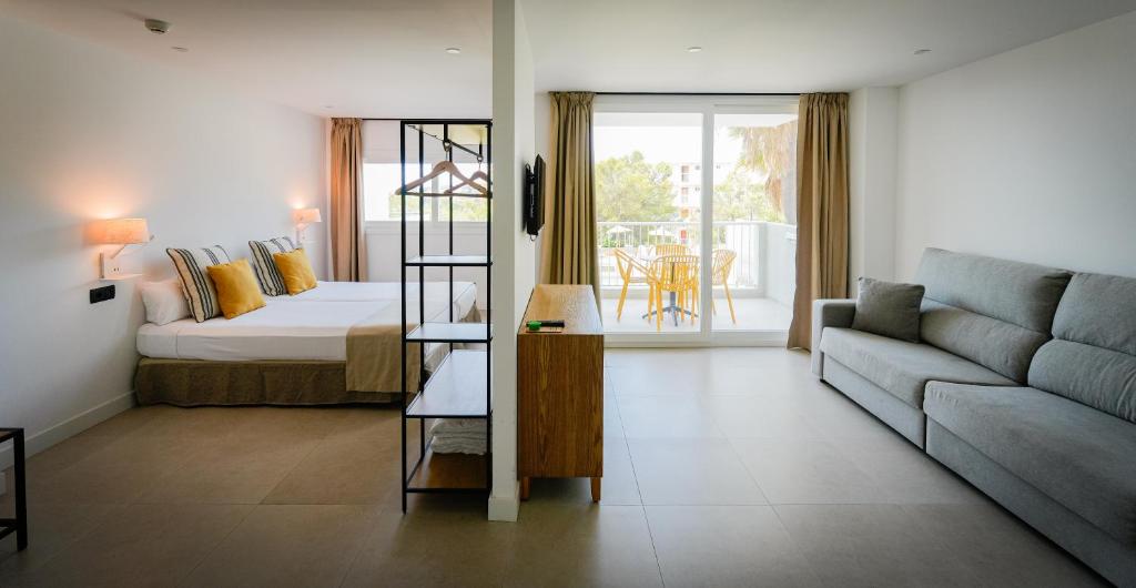 Apartamentos Vistasol — Hotel rooms in Magaluf, Balearic Islands