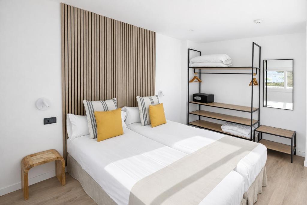 Apartamentos Vistasol — Hotel rooms in Magaluf, Balearic Islands