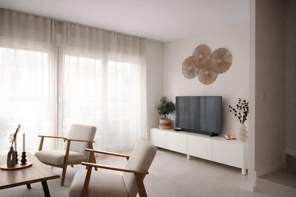 Luxury and modern 3 Bedroom townhouse walking distance to the beach! - 5