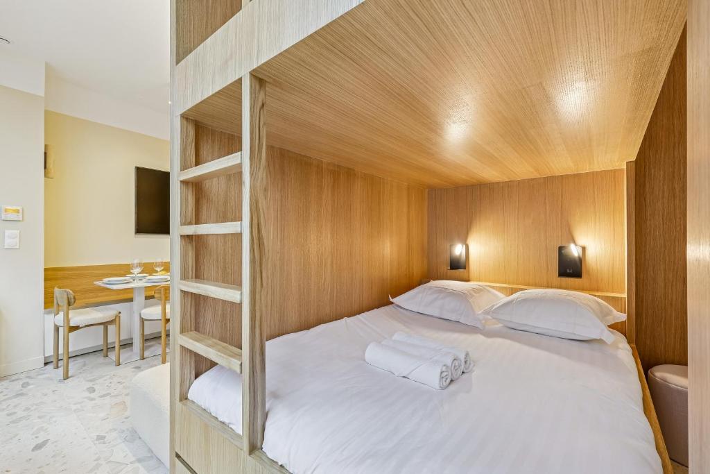 Lavie Maison - Design Suite & Spa Bath - 2