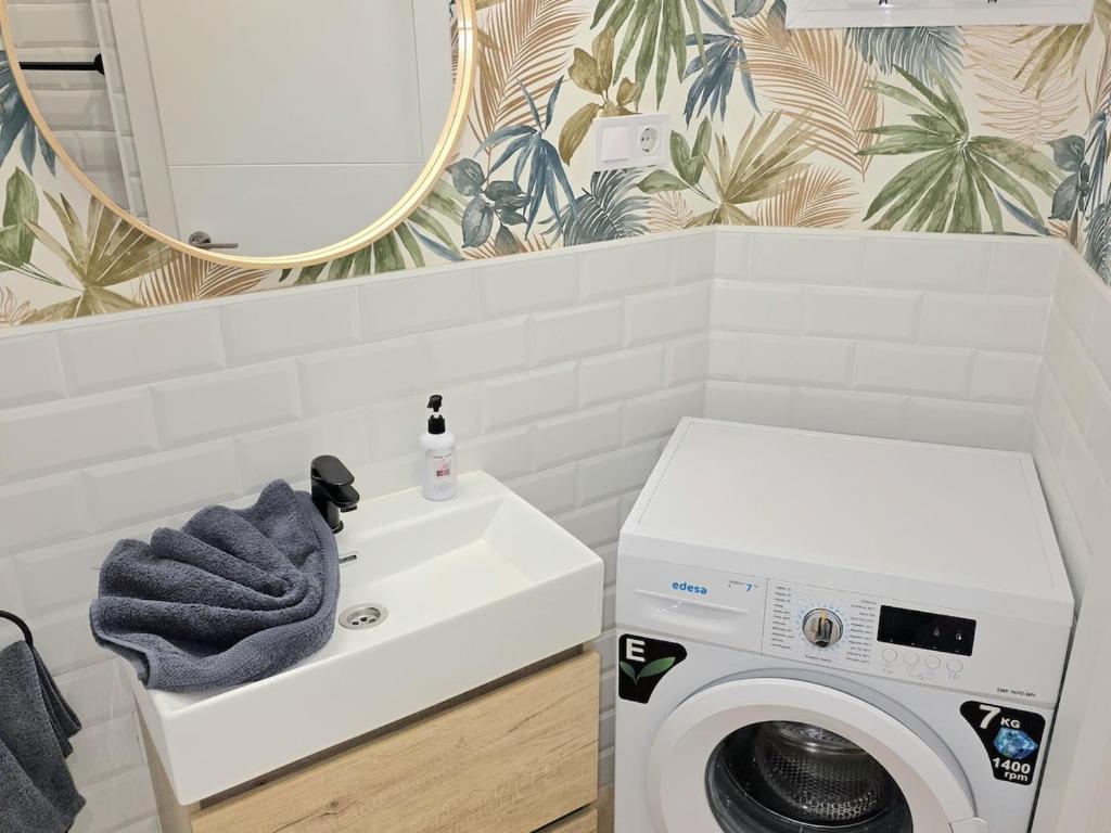 Salome Nogalera Sea View apartment 2 Bedroom City center walking distance to the beach and train station by NAMASTE ELITE - 4