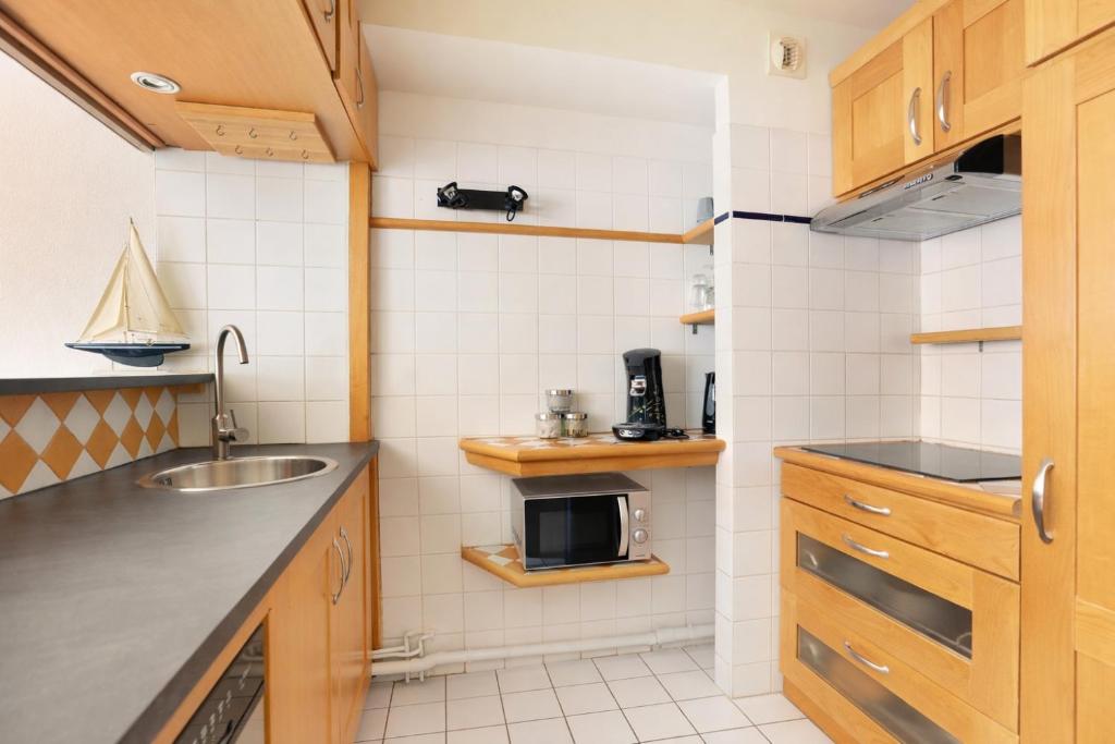 Kitchen, Les Lilas Serviced Apartments in Paris