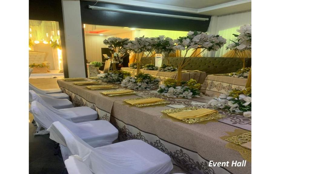 Bromford Hotel Owerri 수영장