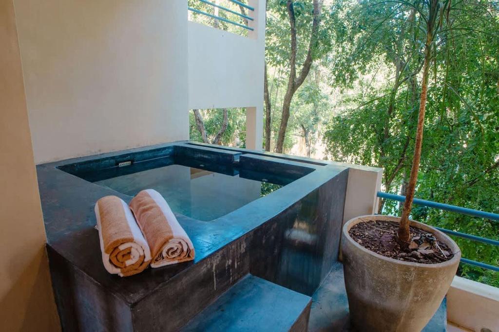 3BR Jungle Escape with luxe plunge Pool- Holistika - 4