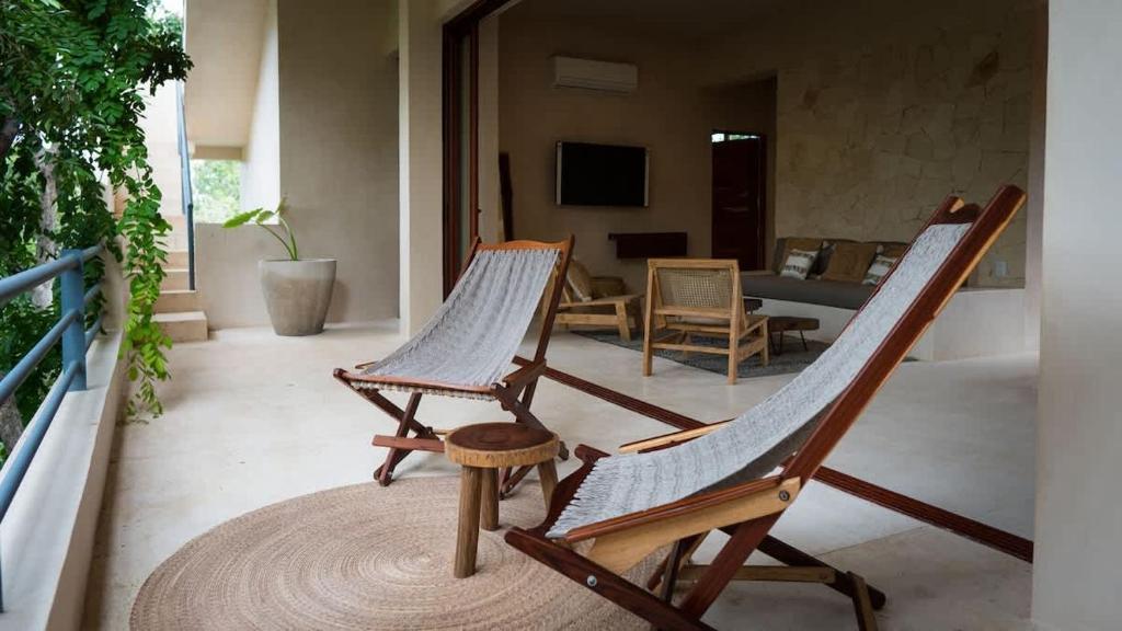 Private 6BR Jungle Compound with Rooftop Pool - 1