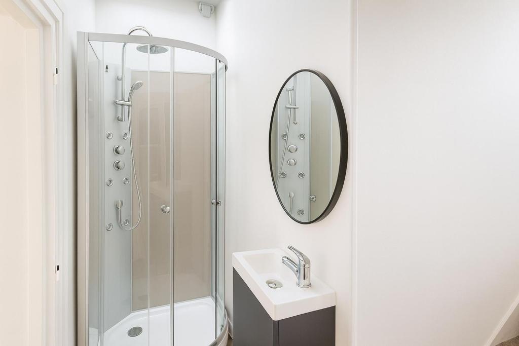 4 L'Appart Hôtel Chambre et Salle De Bain Privée Avec Espaces Communs, Proche Gare & Centre-Ville - Linge & Ménage Inclus - 5