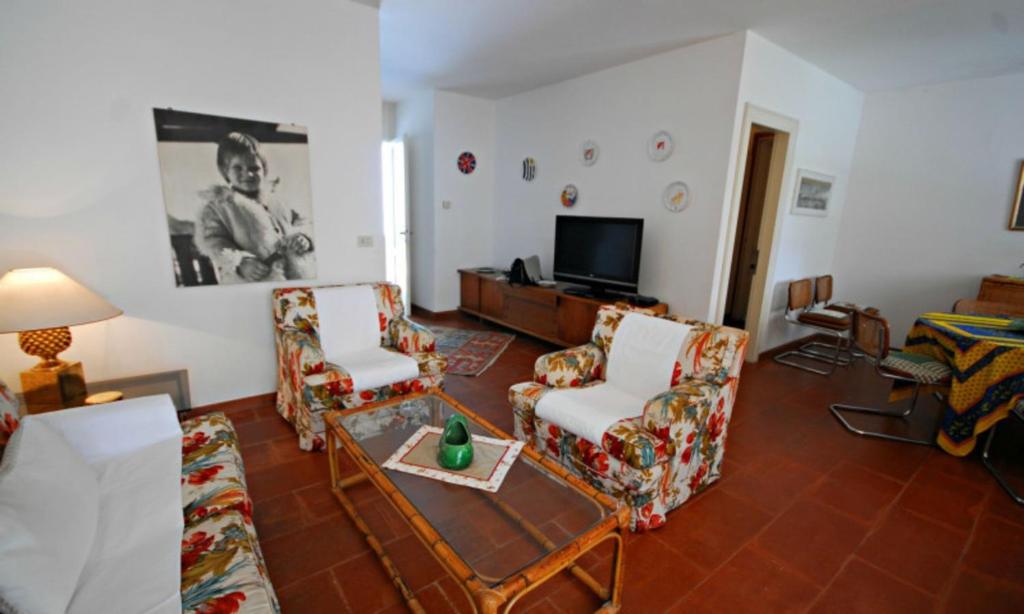 Seaside villa with private garden - 2