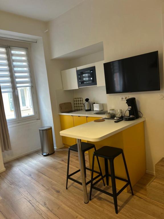 STUDIO rue pietonne Ajaccio - 3