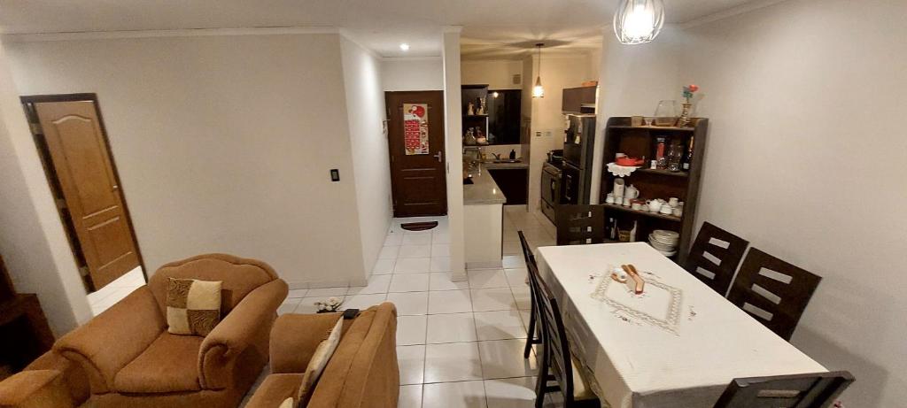 Casa - Condominio La Fontana - Cerca del Aeropuerto Viru Viru - 4