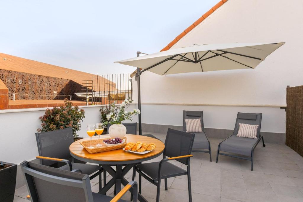 Charming Attic with Terrace in Las Letras - 1