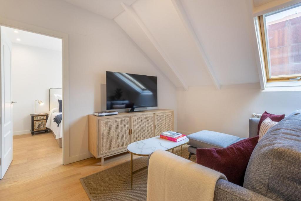 Charming Attic with Terrace in Las Letras - 3