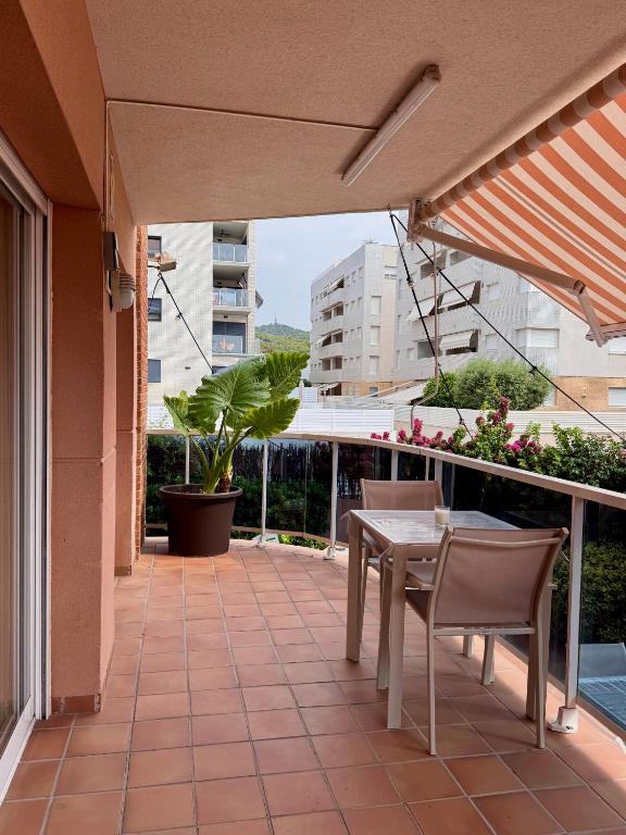 Ideal para familias con jardín privado, piscina y playa a 2 min - 5