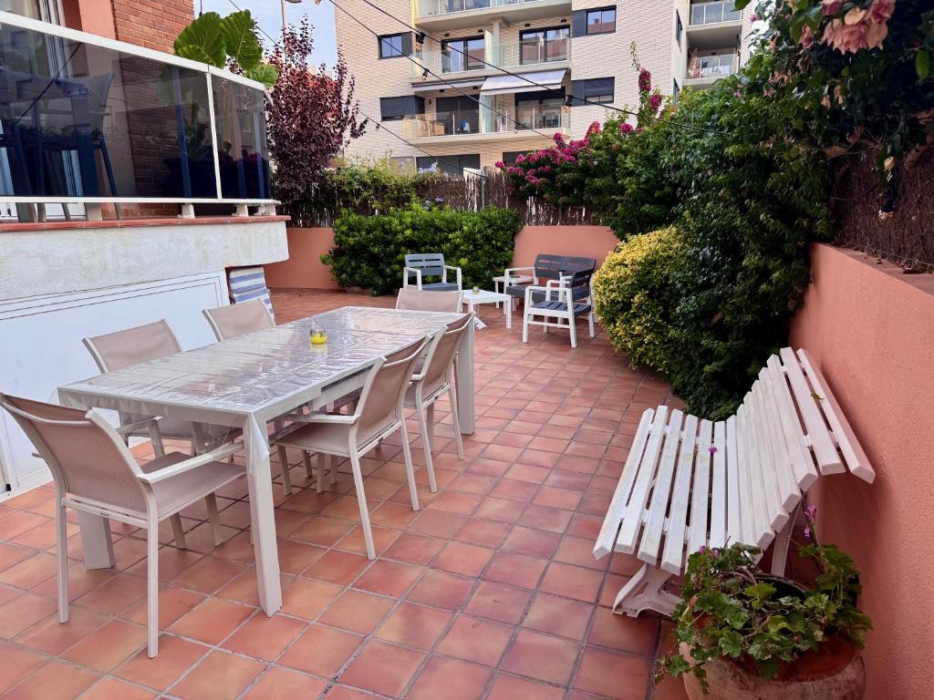 Ideal para familias con jardín privado, piscina y playa a 2 min - 3