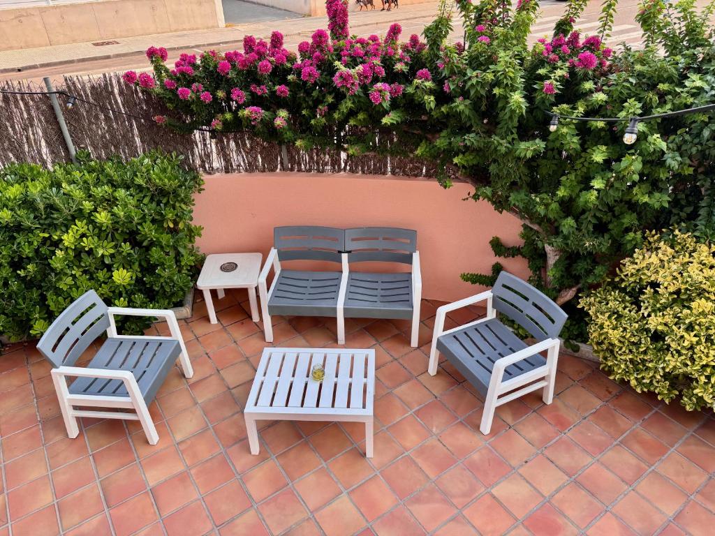 Ideal para familias con jardín privado, piscina y playa a 2 min - 4