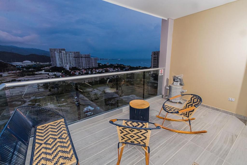 Family Friendly Modern 2BR 2BA Steps to Beach - 5