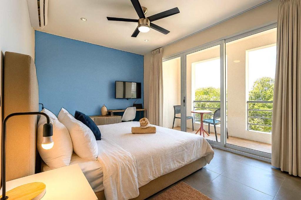 Luxury Condo 1BR Kitchen AC Gym Pool Cinema - 2
