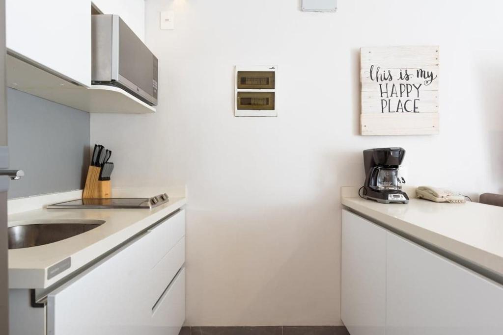 Luxury Condo 1BR Kitchen AC Gym Pool Cinema - 4