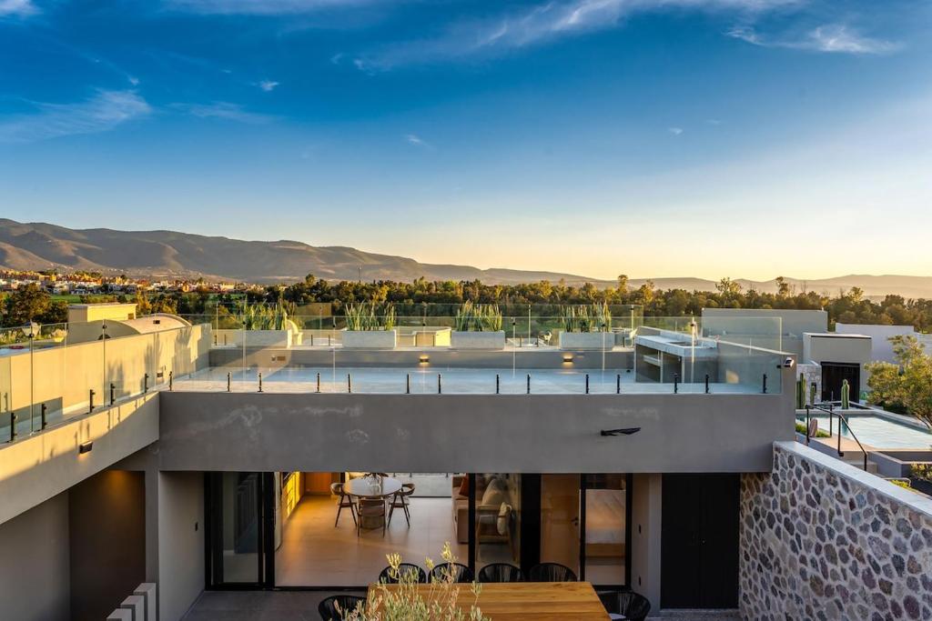 Casa Malanquín, Modern 4BR Home in Golf Community - 5
