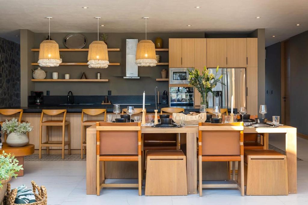 Casa Malanquín, Modern 4BR Home in Golf Community - 2