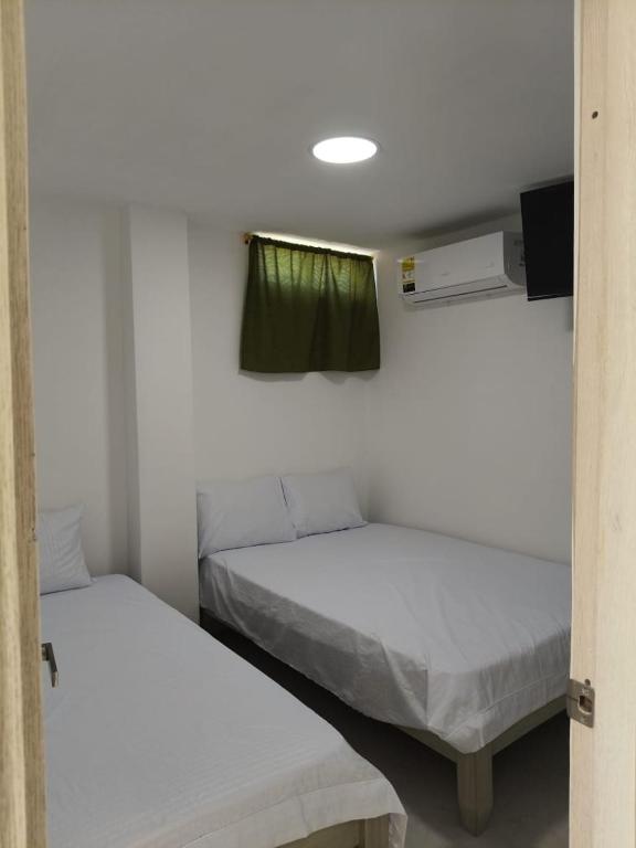 Hostal La Marina - 1