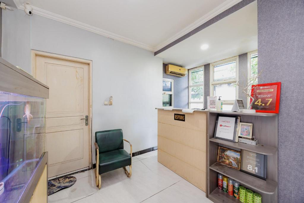 RedDoorz near Jalan Adi Sucipto Solo フロント・ロビー