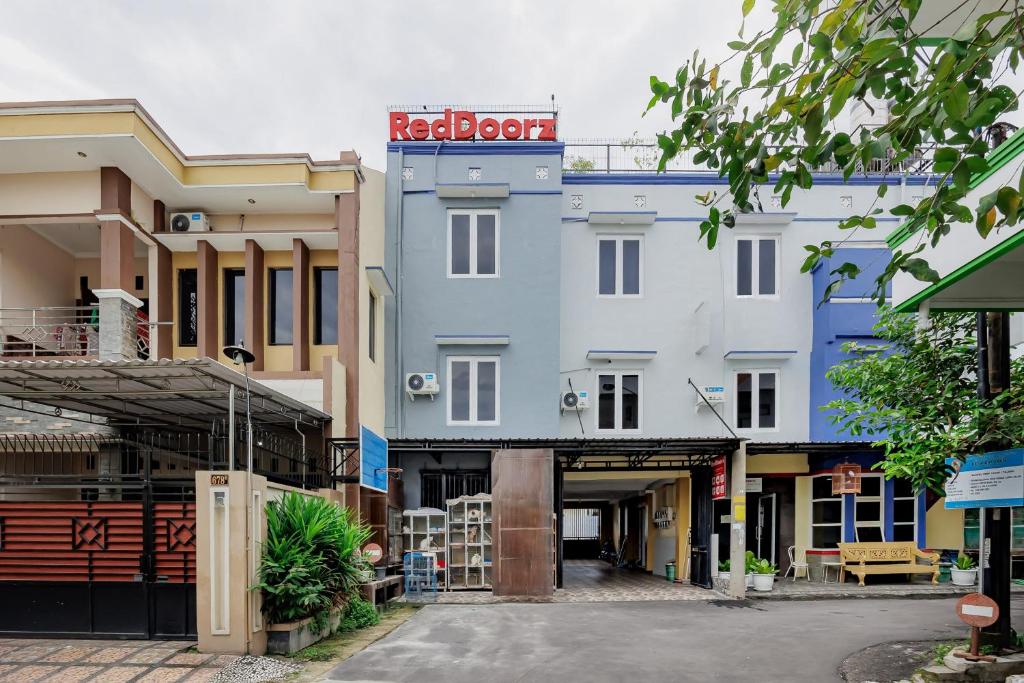 RedDoorz near Jalan Adi Sucipto Solo エントランス