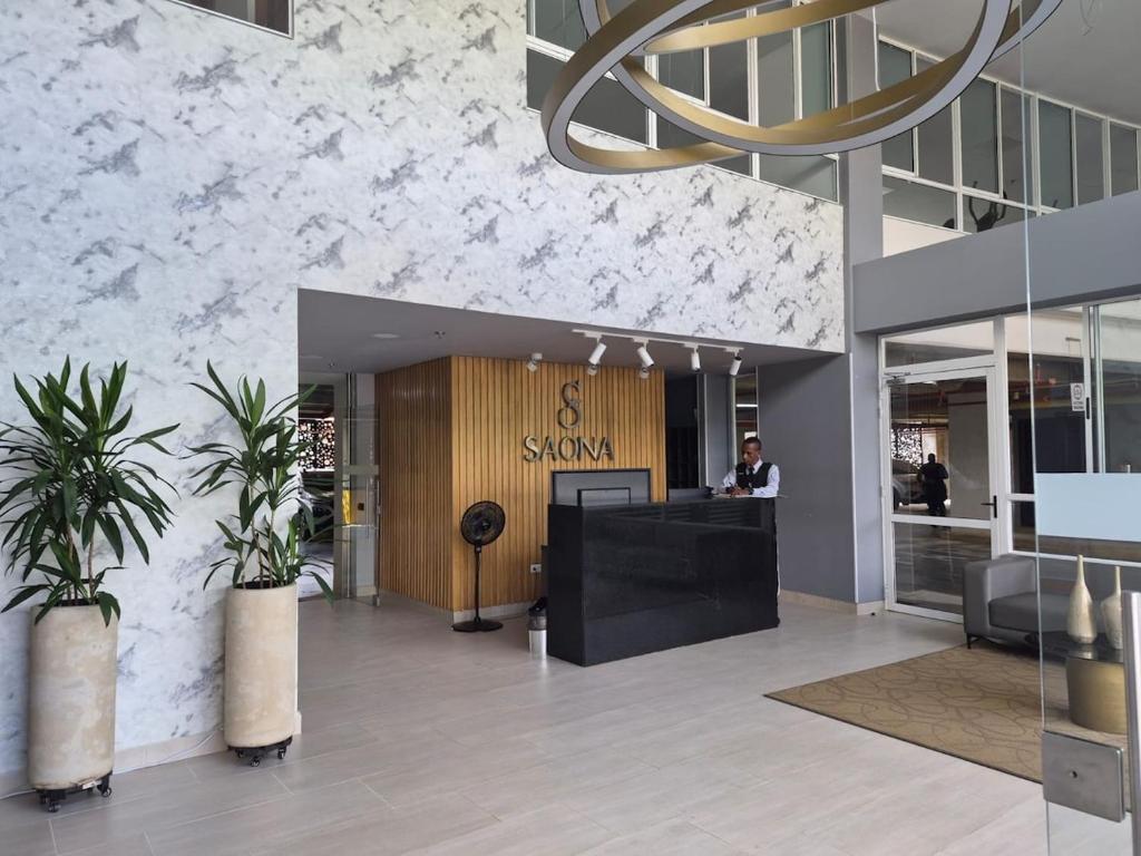 Exclusive 13th-Floor Luxury Apt in Garden City - 3