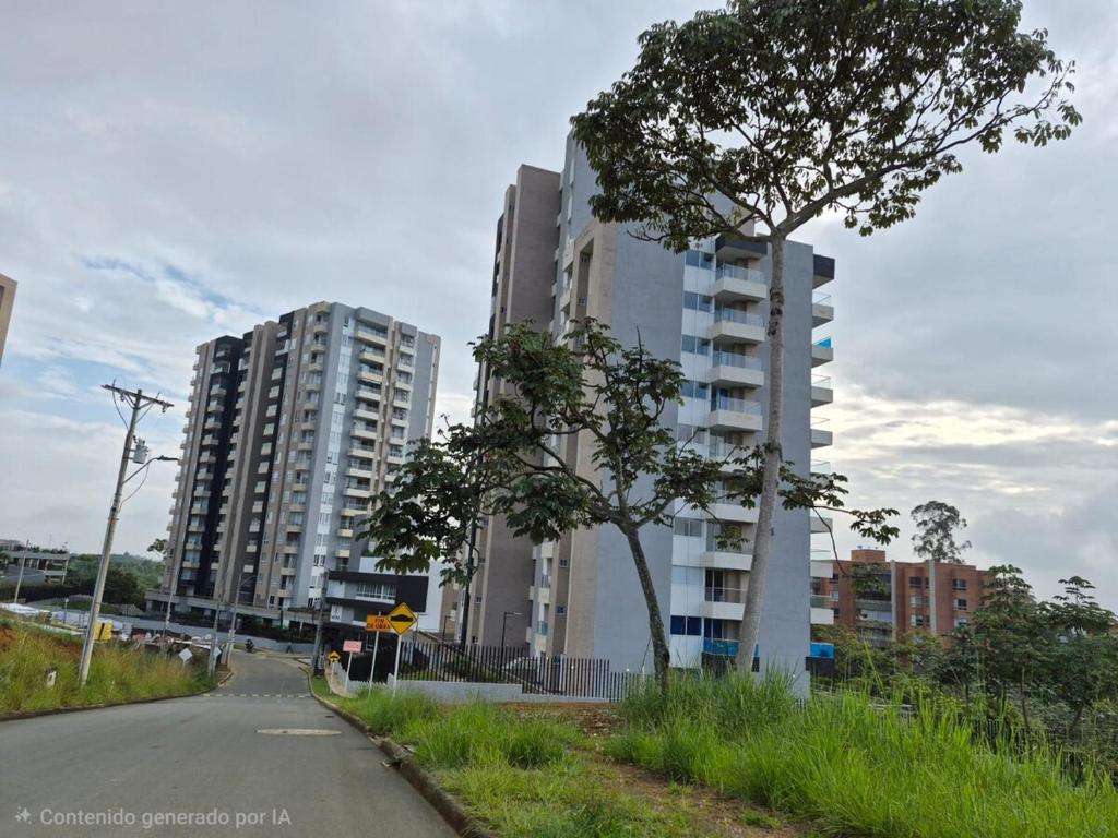 Exclusive 13th-Floor Luxury Apt in Garden City - 5