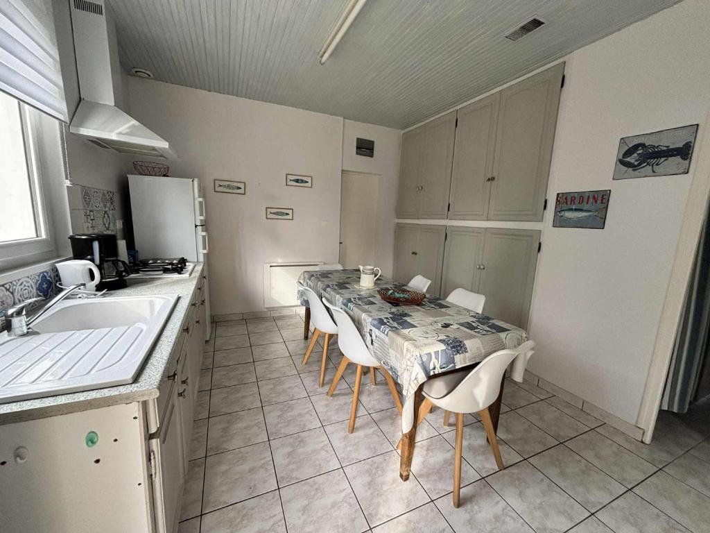 Maison de vacances pour 9 sous les pins à La Grière, La Tranche-sur-Mer, à 450m de la plage - FR-1-194-398 - 4