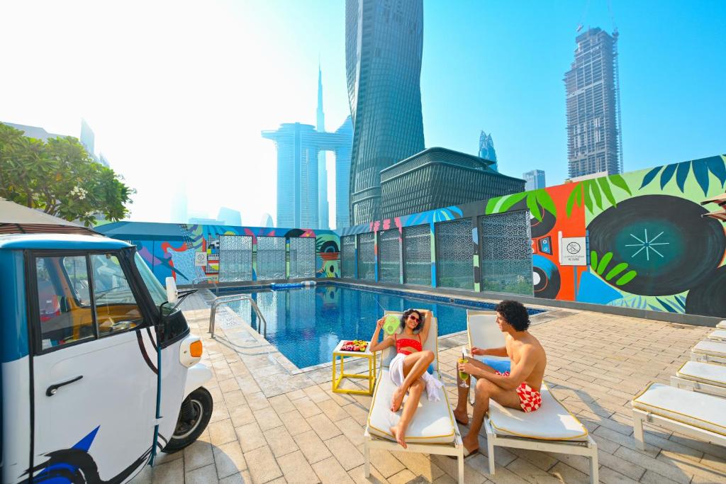 Swimming pool