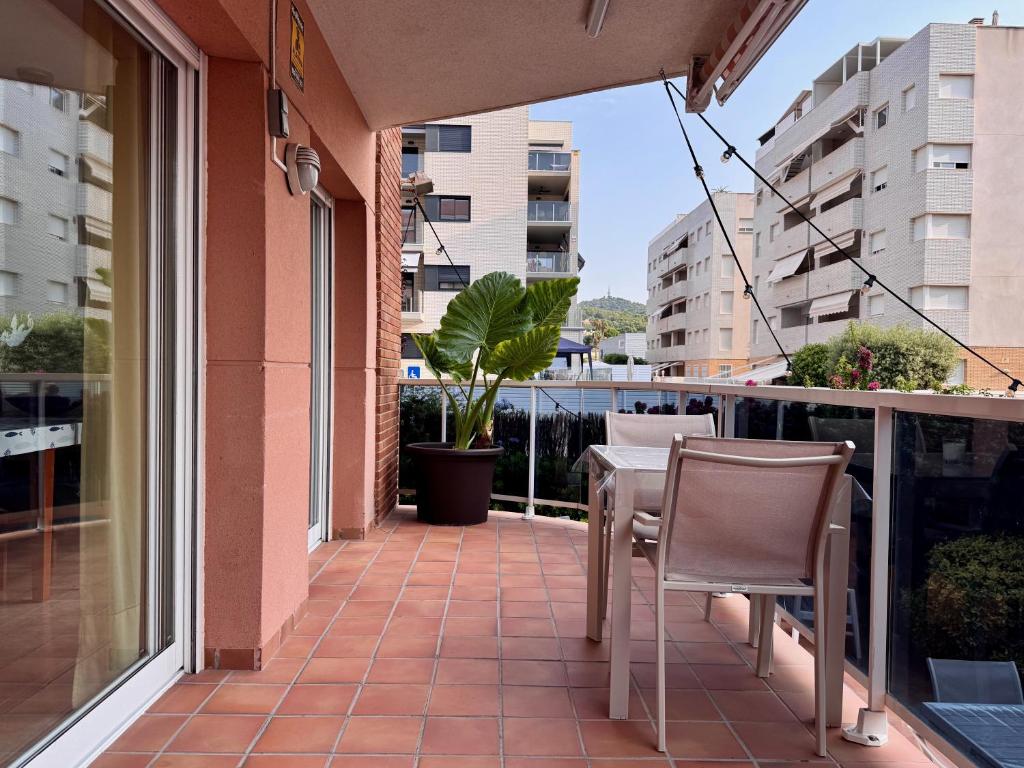 Ideal para familias con jardín privado, piscina y playa a 2 min - 2