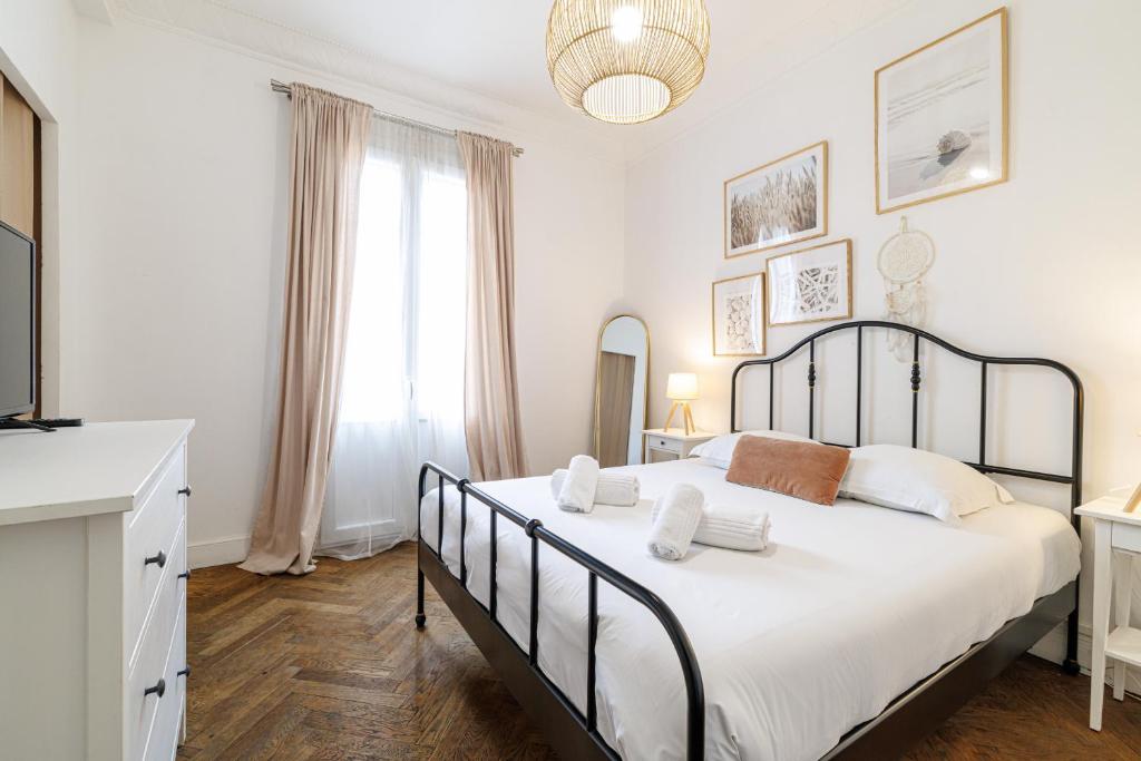 Large 2 Bdr City Center close to Train Station - 3