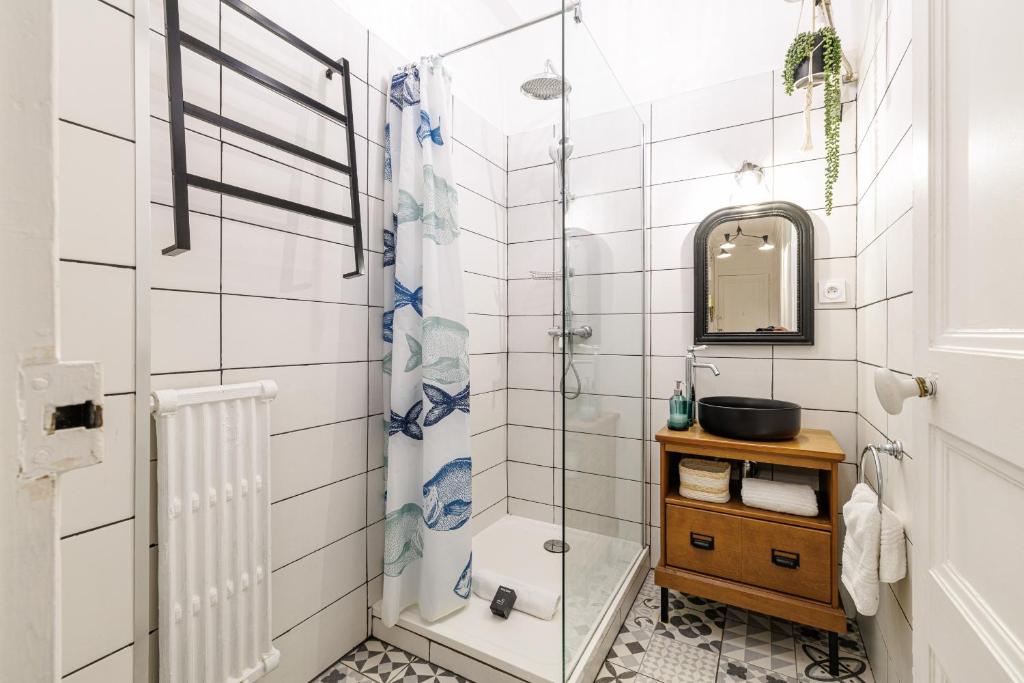 Large 2 Bdr City Center close to Train Station - 5