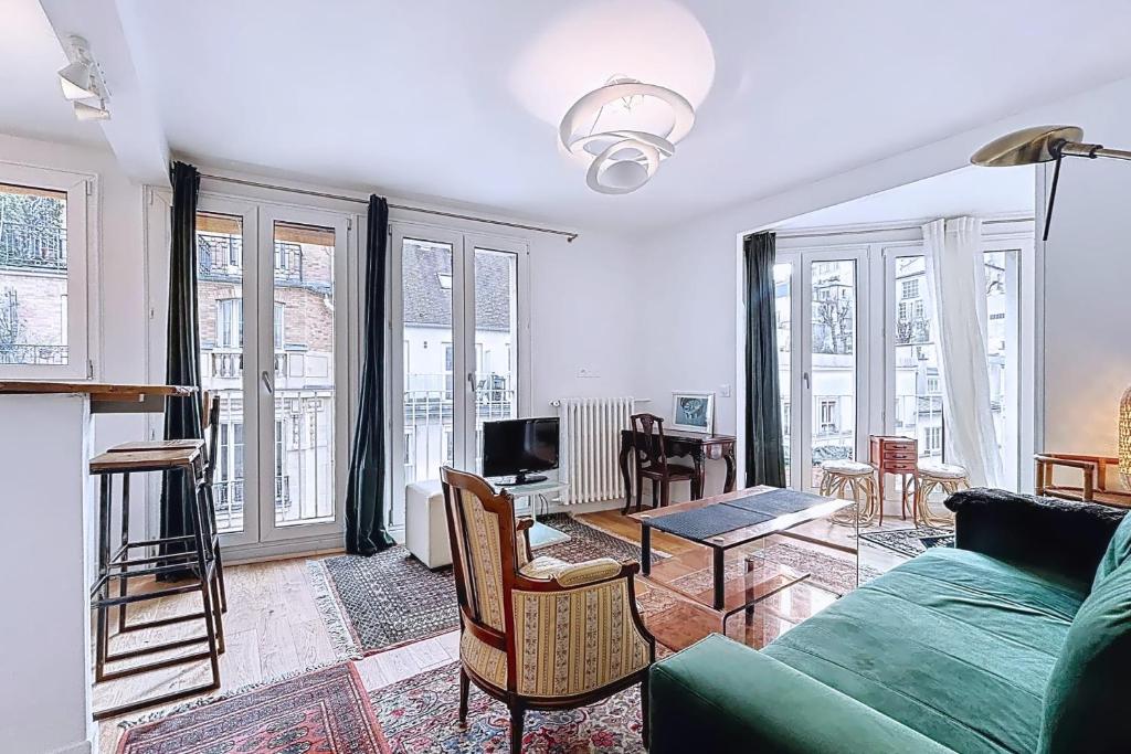 Cozy apartment with a view of the Sacré-Cœur - 1