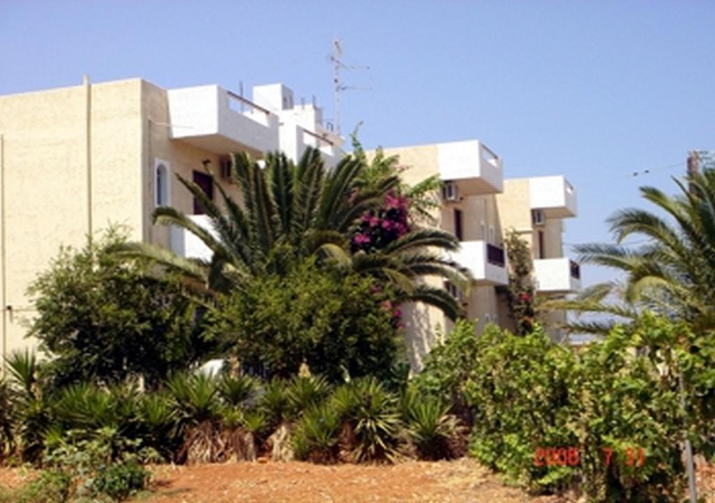 Smaragdine Beach Hotel — Hotel building in Stalida