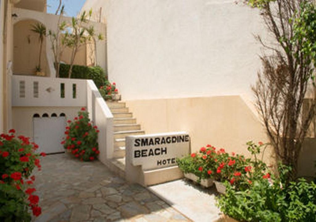 Smaragdine Beach Hotel — Hotel building in Stalida