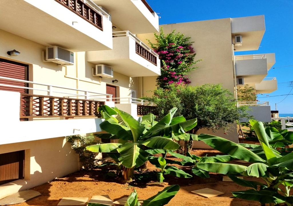 Smaragdine Beach Hotel — Hotel building in Stalida