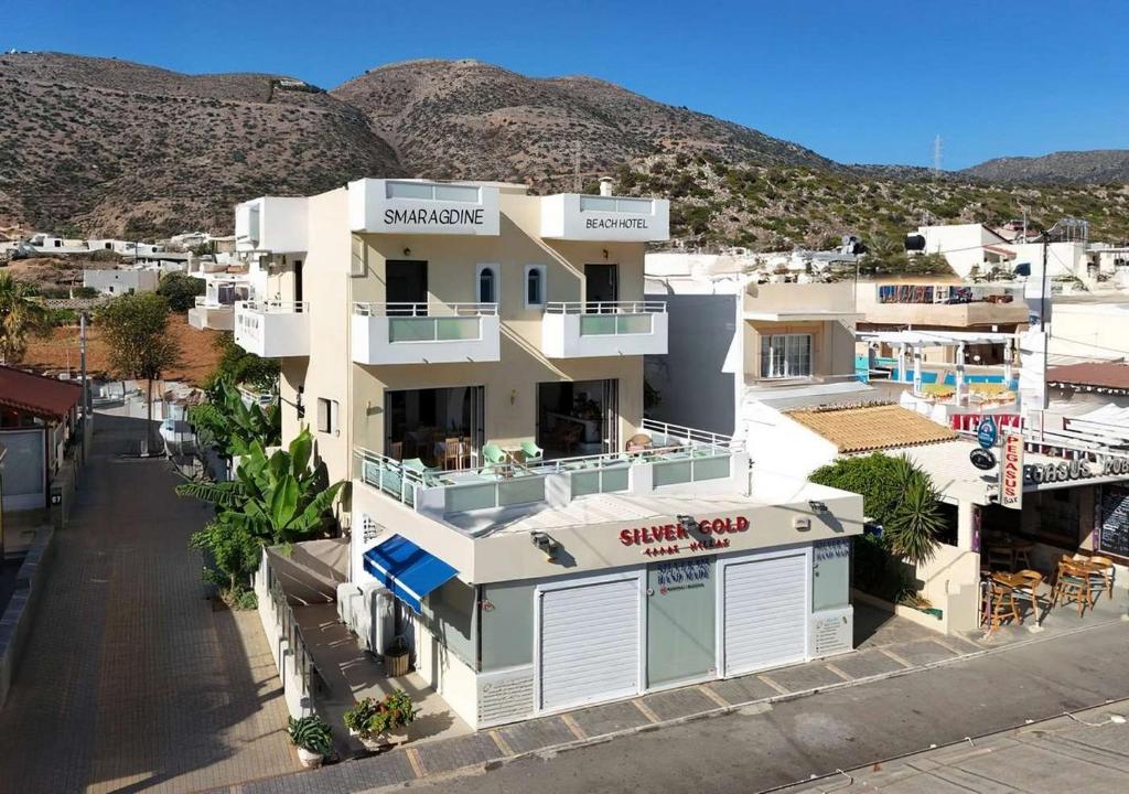 Smaragdine Beach Hotel — Hotel building in Stalida