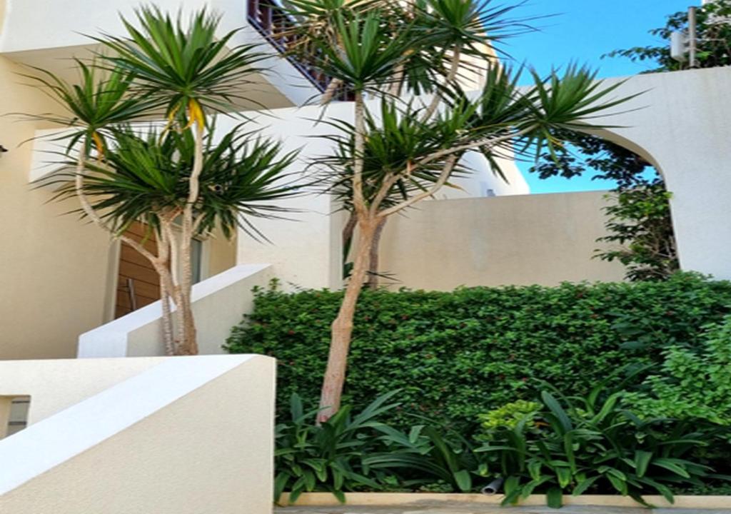 Smaragdine Beach Hotel — Hotel building in Stalida