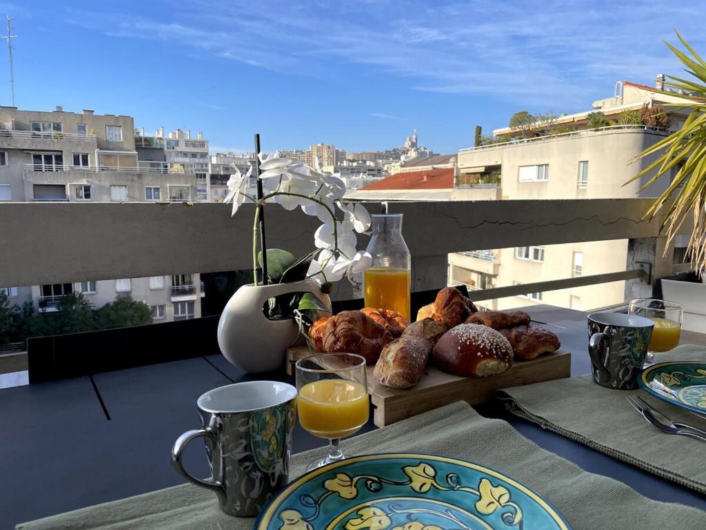 Appartement spacieux - Vue notre dame de la garde - Terrasse - Wifi - 2