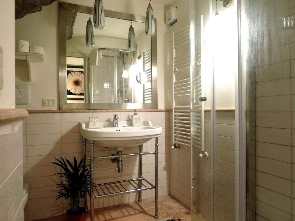 Cozy & Charming Florentine Hideaway - 5