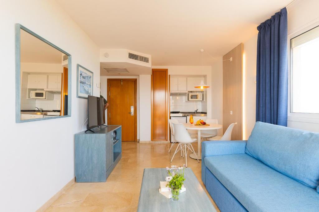 Aparthotel Dunes Platja — Hotel rooms in Can Picafort, Balearic Islands