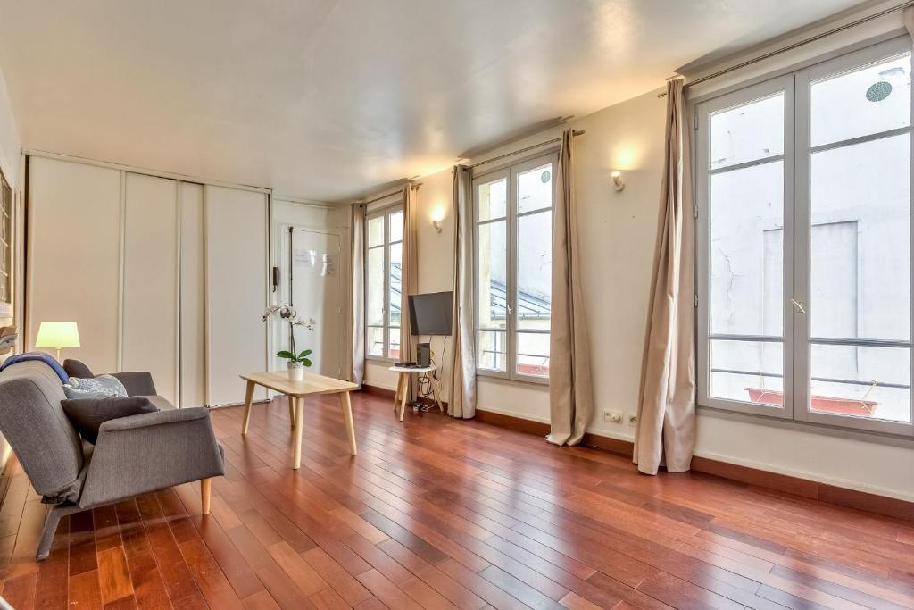 Charming Parisian Retreat in the Heart of the City - 3