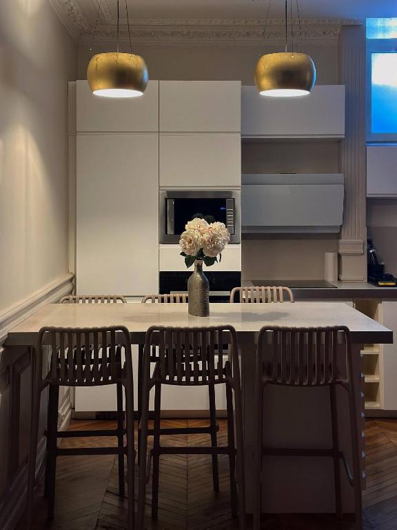 Le Flandrin Large apartment in Paris 16th - 4