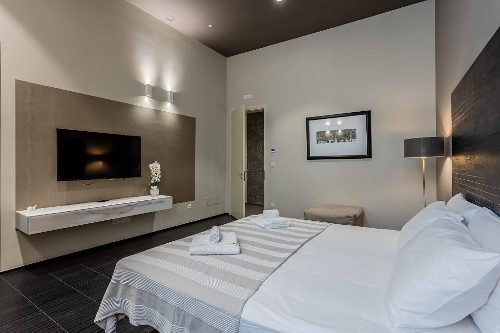 Salina Luxury Suites - 4