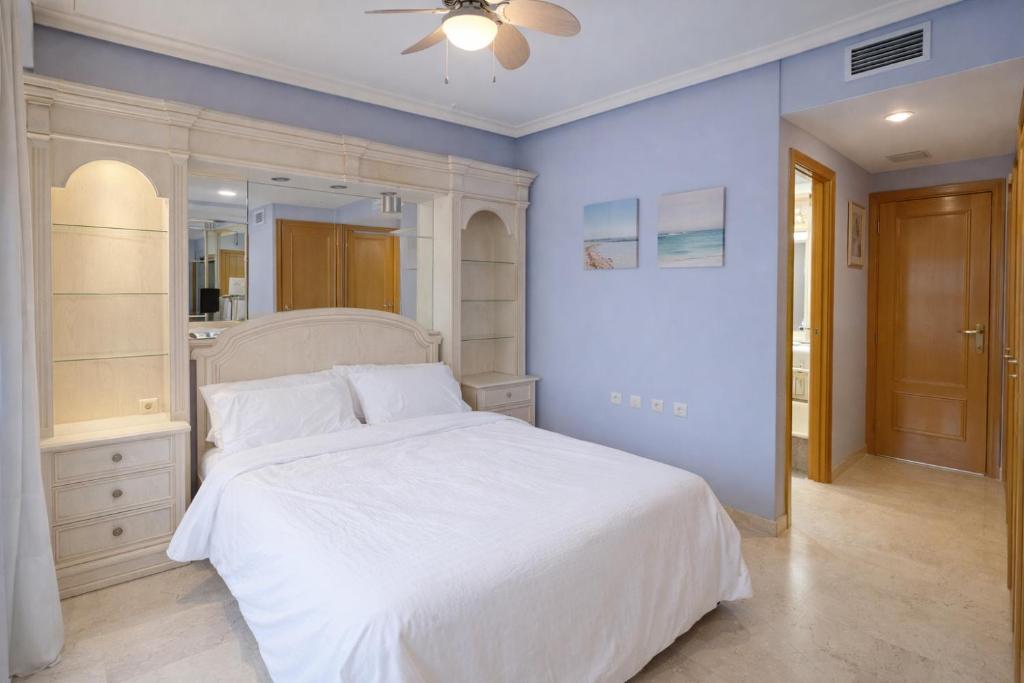 Spacious 3BR with pool, parking near beach - 5