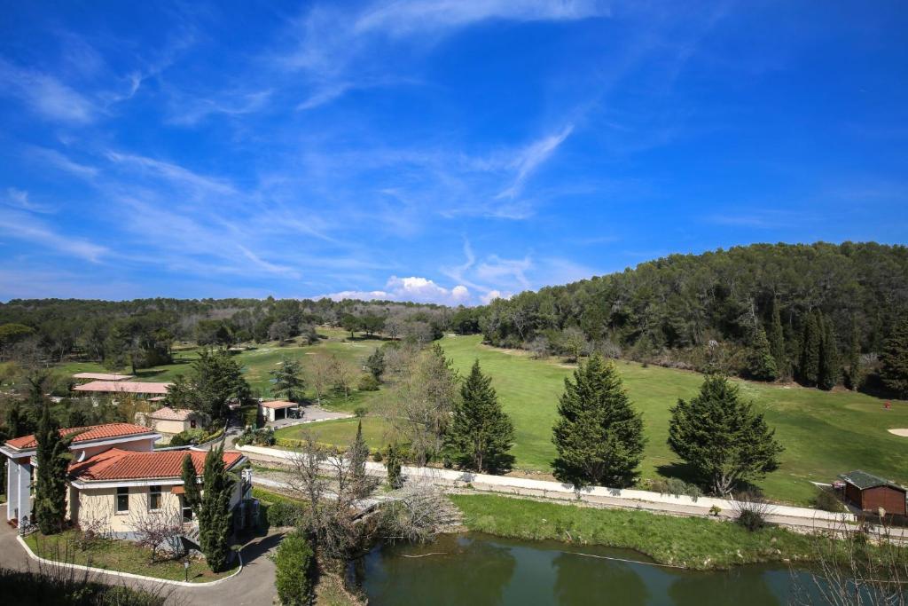 Valbonne Luxury 2 Bed Apartment Victoria Golf - Le Swing Domain - 5