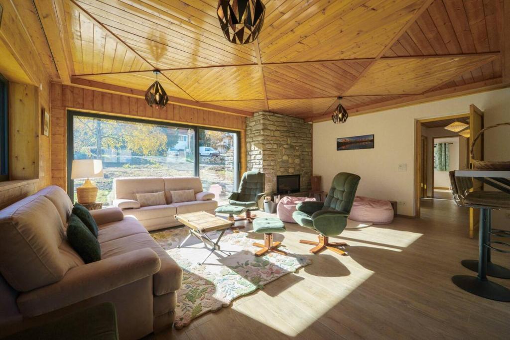 Chalet 6CH Proche remontees mecaniques Calme Cheminee - 1