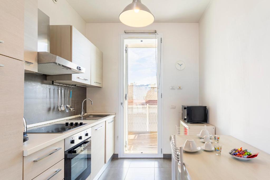 GuestHost - Bright Balcony Apt with Sea-View - 5