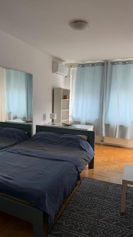 Apartment Theater - 5